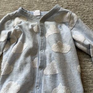 Baby‎ Gap Blue Cloud Print Footed Sleeper Pajamas 6-9 Months